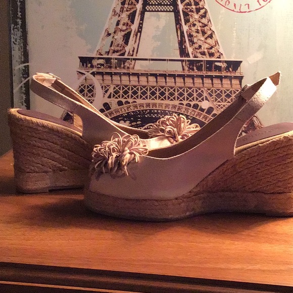 Locale Beige Coloured Suede Platform Sandals - Picture 4 of 8